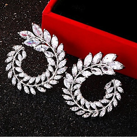 Silver Cubic Zircon Leaf CZ Wreath Rhinestone Diamond Earrings - Picture 3 of 7